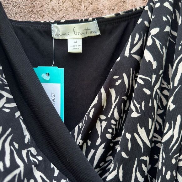 Elegant Black and Cream Patterned Dress - Picture 8 of 10